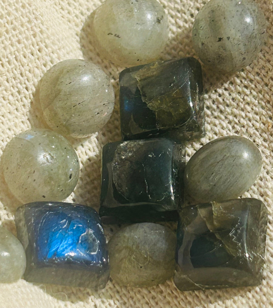 La Labradorite -  Pierre de lumière et de protection